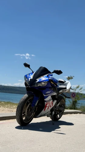     Yamaha YZF-R1