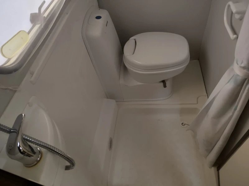 Каравана Knaus 500* ШВЕЙЦАРИЯ* , снимка 8 - Каравани и кемпери - 52253204