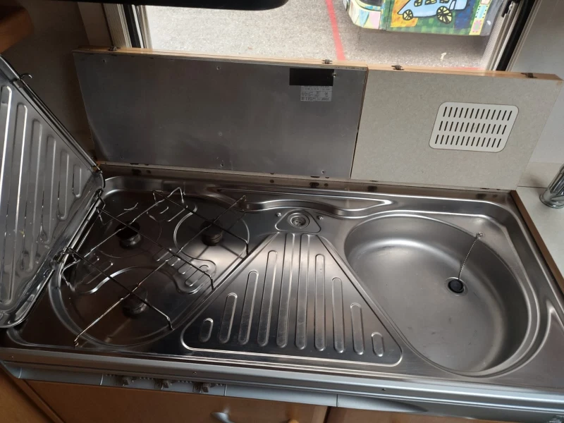 Каравана Knaus 500* ШВЕЙЦАРИЯ* , снимка 12 - Каравани и кемпери - 52253204