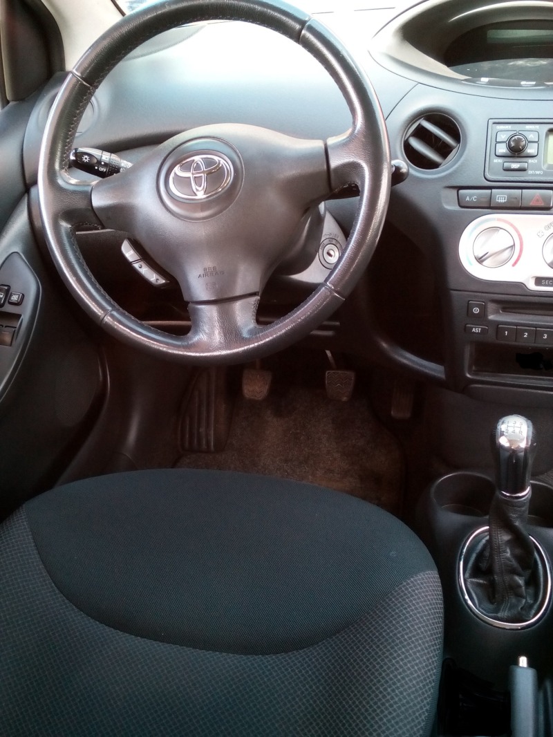 Toyota Yaris 1, 4 D4D, снимка 3 - Автомобили и джипове - 46022371