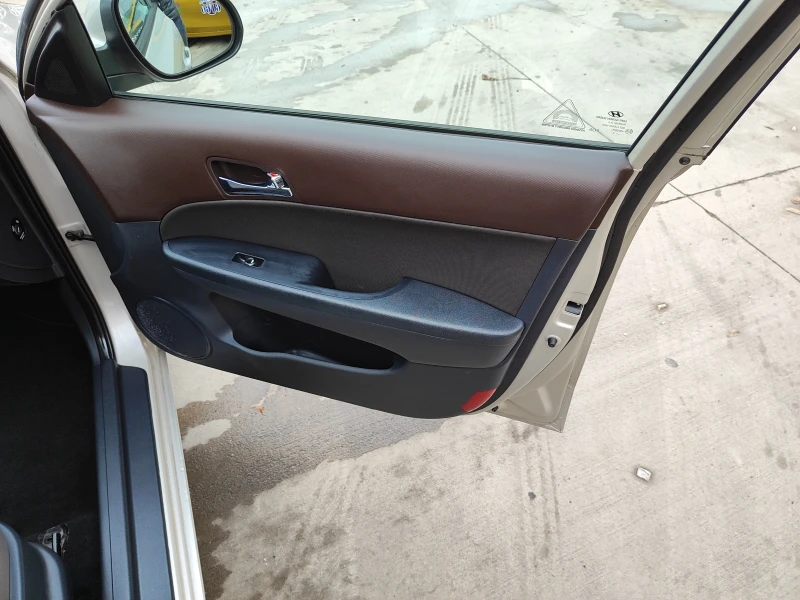 Hyundai I30 1.6 Blue Drive, ГАЗ инжекцион, снимка 9 - Автомобили и джипове - 48270647