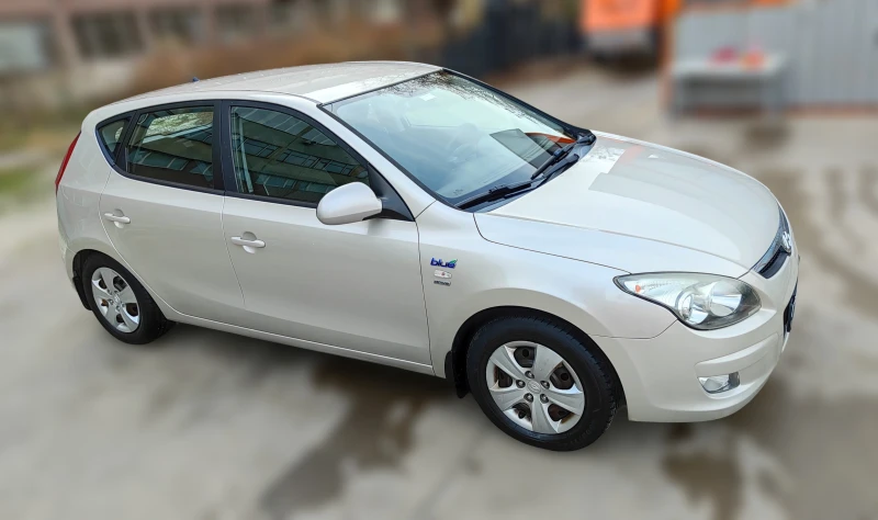 Hyundai I30 1.6 Blue Drive, ГАЗ инжекцион, снимка 2 - Автомобили и джипове - 48270647