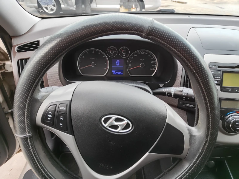 Hyundai I30 1.6 Blue Drive, ГАЗ инжекцион, снимка 7 - Автомобили и джипове - 48270647