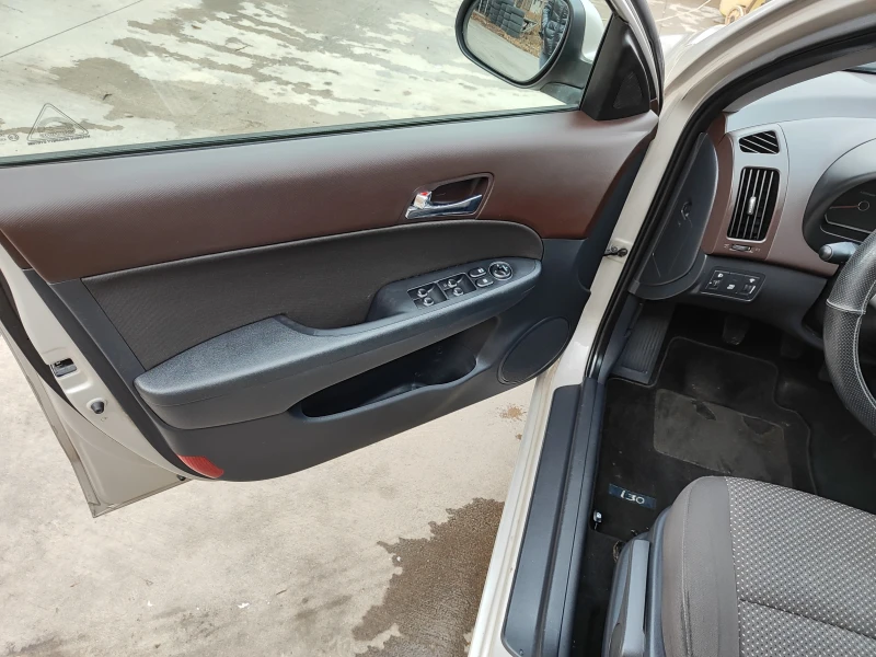 Hyundai I30 1.6 Blue Drive, ГАЗ инжекцион, снимка 8 - Автомобили и джипове - 48270647