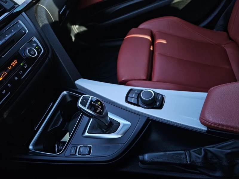 BMW 3gt xDrive GT* M Pack* Keyless* Кожа* Подгрев* PANO* К, снимка 13 - Автомобили и джипове - 52812657