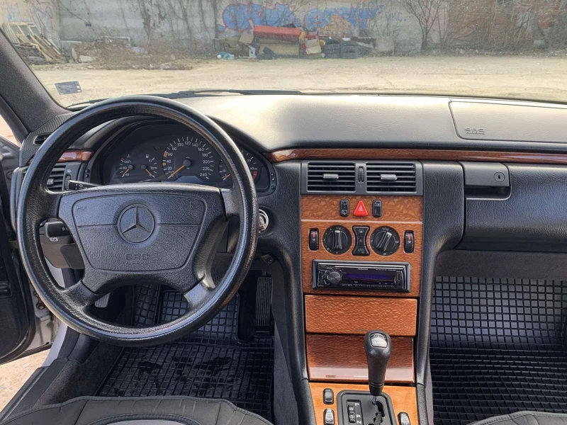 Mercedes-Benz E 240 W210 Classic ГАЗ, снимка 9 - Автомобили и джипове - 52971015