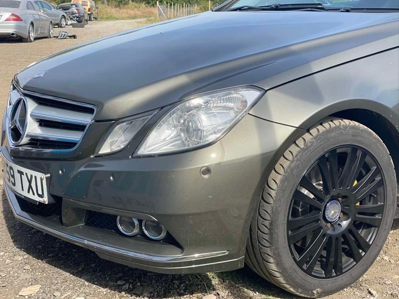 Mercedes-Benz E 350 Дизел водно оглаждане турбо , снимка 1 - Автомобили и джипове - 34259113