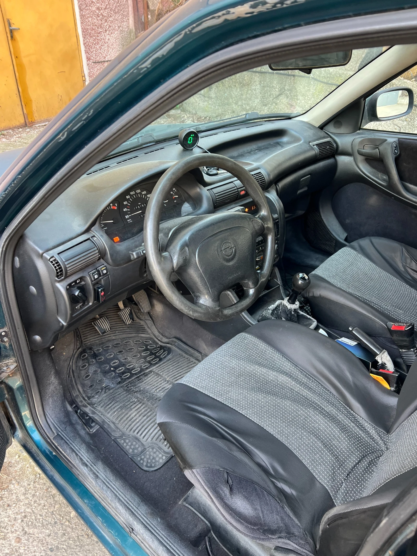 Opel Astra комби - изображение 9