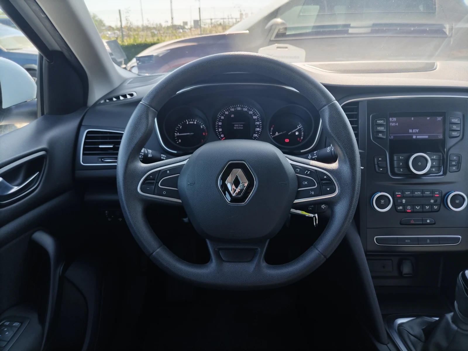 Renault Megane 1.3TCe 140 к.с./Life - изображение 9