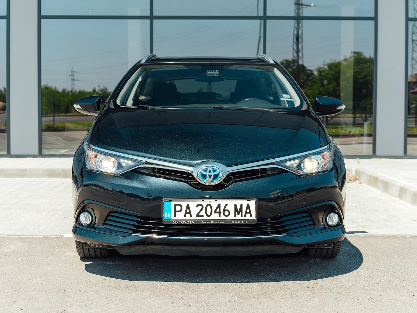 Toyota Auris HYBRID  - изображение 2