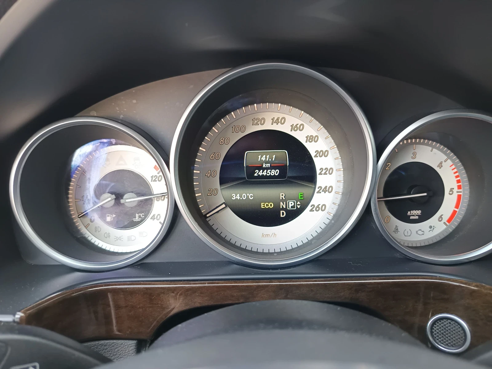 Mercedes-Benz E 220 2, 2 cdi - изображение 9