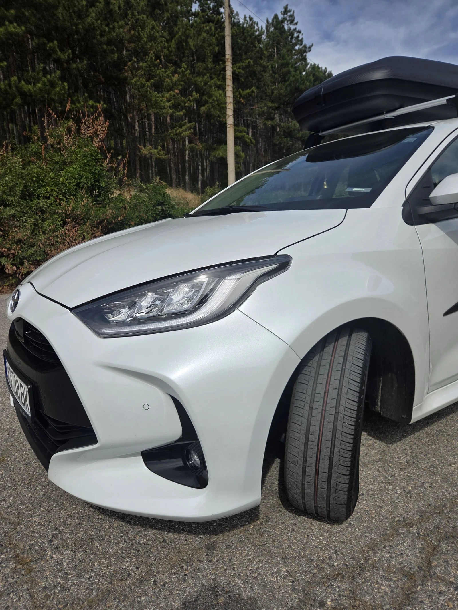 Toyota Yaris 1.5 e-CVT Hybrid CHIC EXTRA MY22 - изображение 10