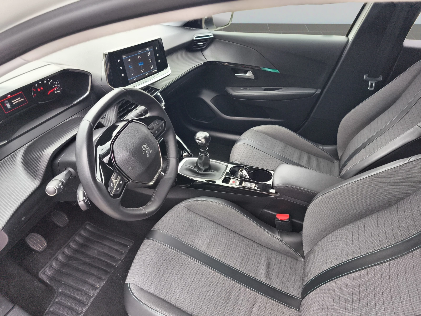 Peugeot 208 ALLURE 1.2 PureTech 100 BVM6/2103R14 - изображение 10