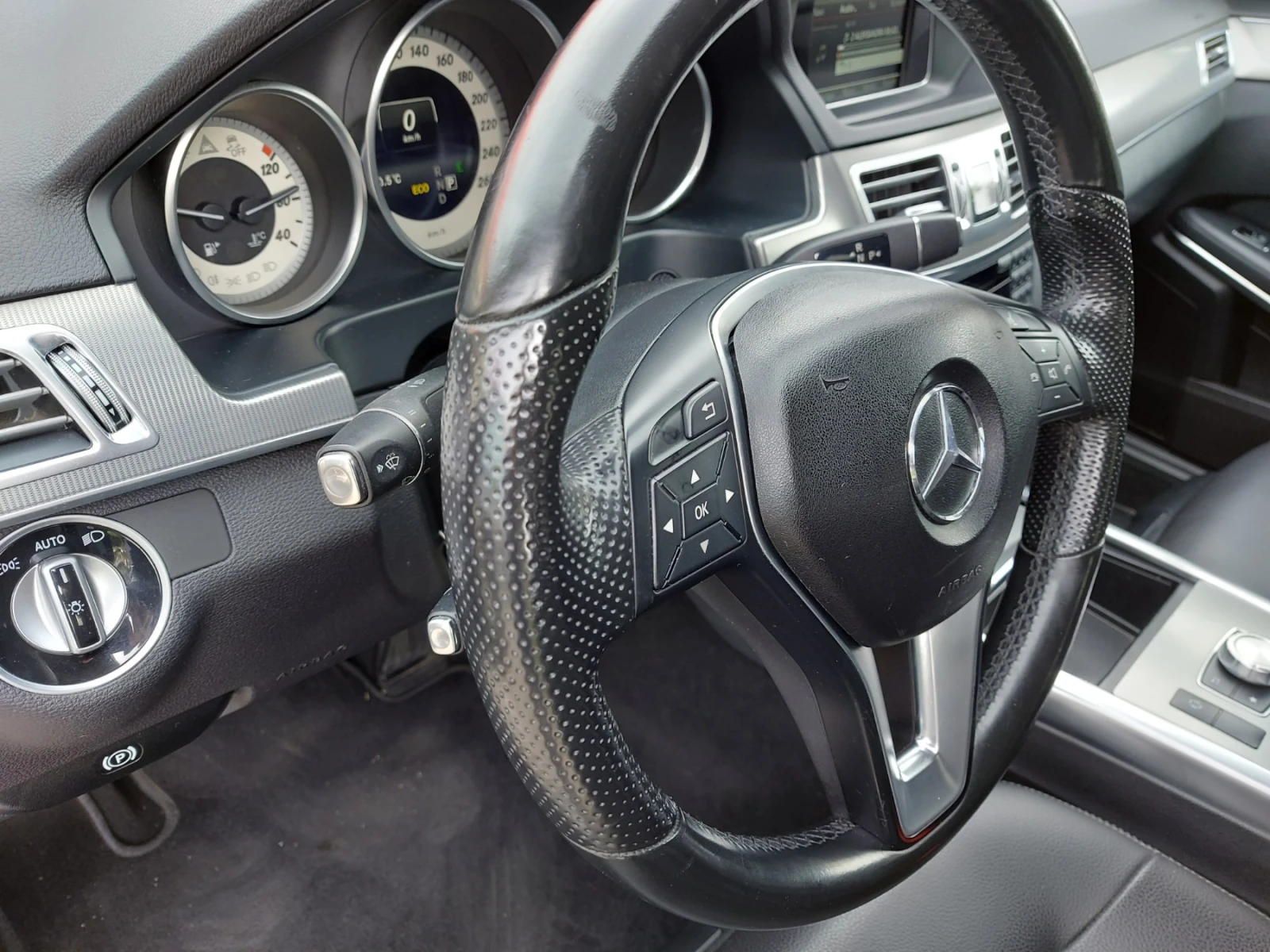Mercedes-Benz E 220 d BlueTEC 9G-TRONIC, снимка 8 - Автомобили и джипове - 54908331