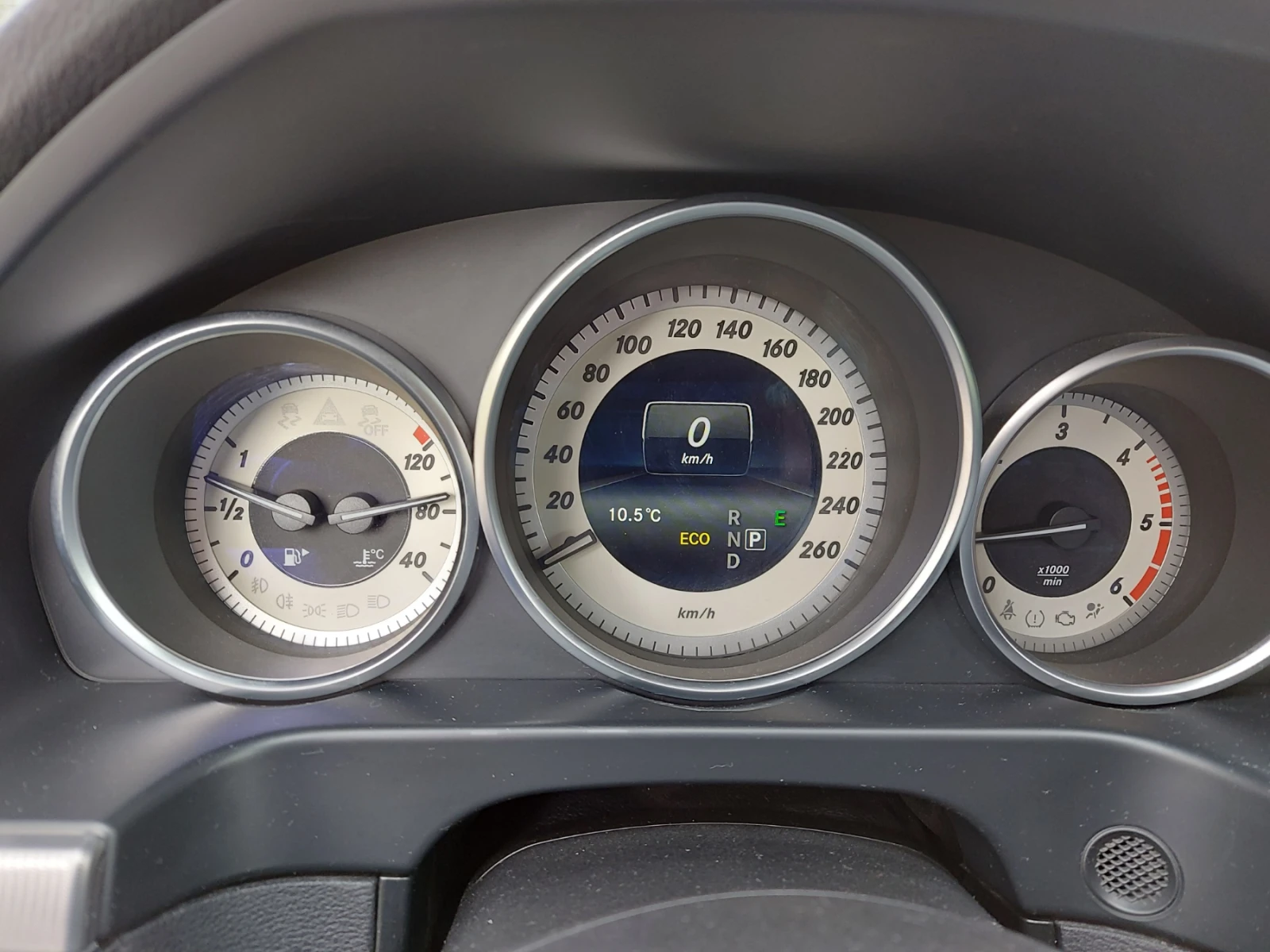 Mercedes-Benz E 220 d BlueTEC 9G-TRONIC, снимка 9 - Автомобили и джипове - 54908331
