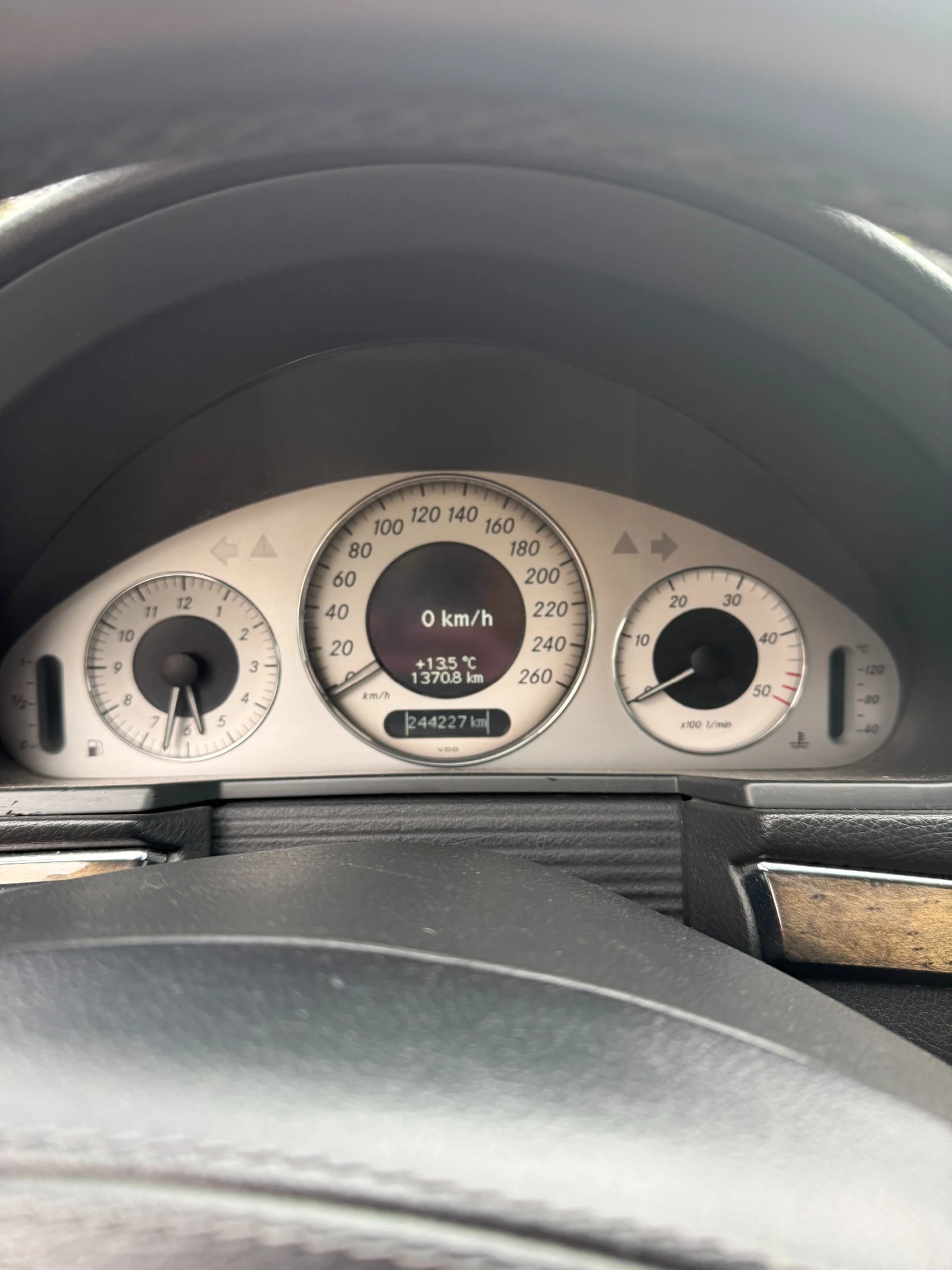 Mercedes-Benz E 320, снимка 8 - Автомобили и джипове - 54961631