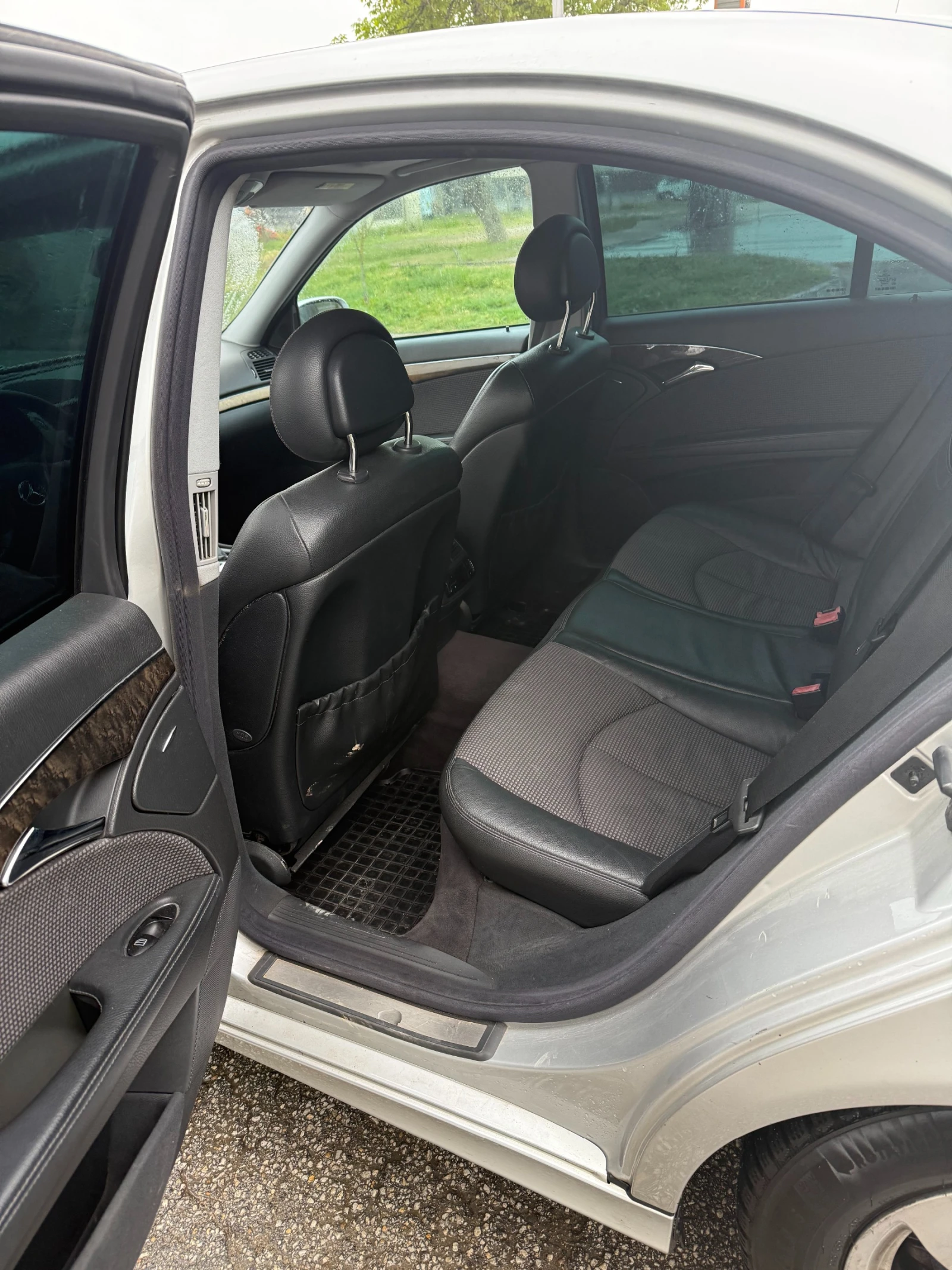 Mercedes-Benz E 320, снимка 10 - Автомобили и джипове - 54961631