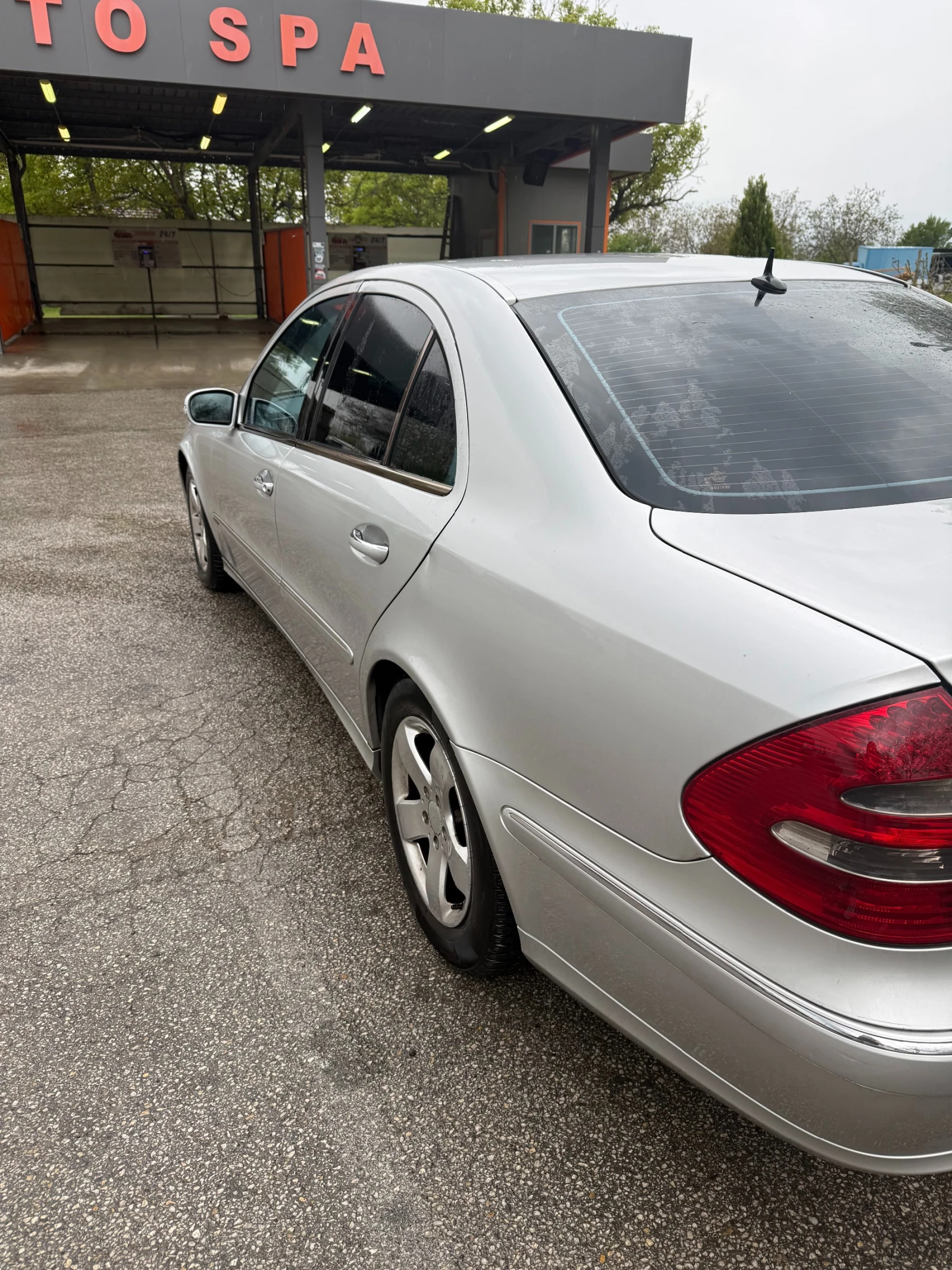Mercedes-Benz E 320, снимка 11 - Автомобили и джипове - 54961631