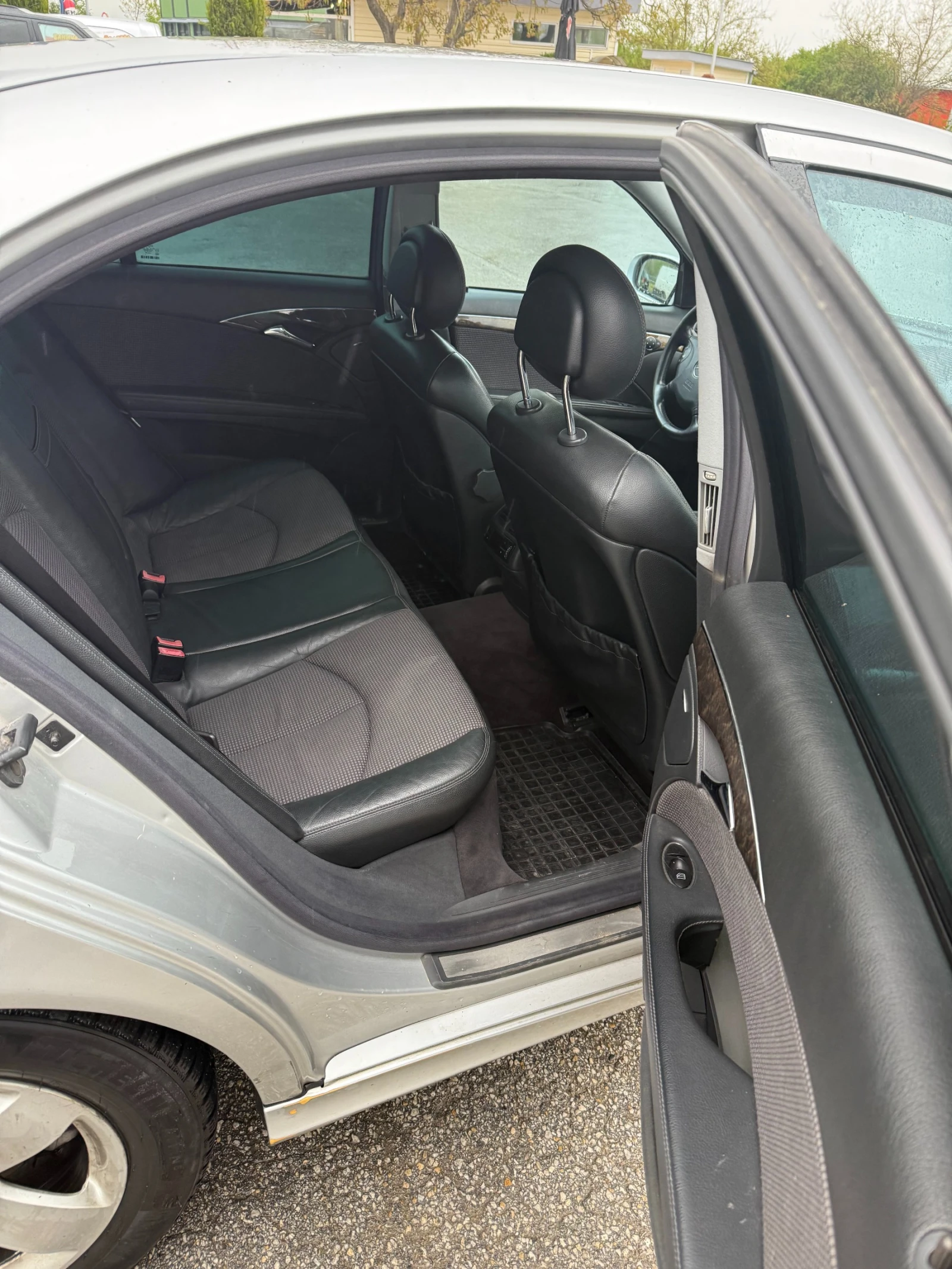 Mercedes-Benz E 320, снимка 13 - Автомобили и джипове - 54961631