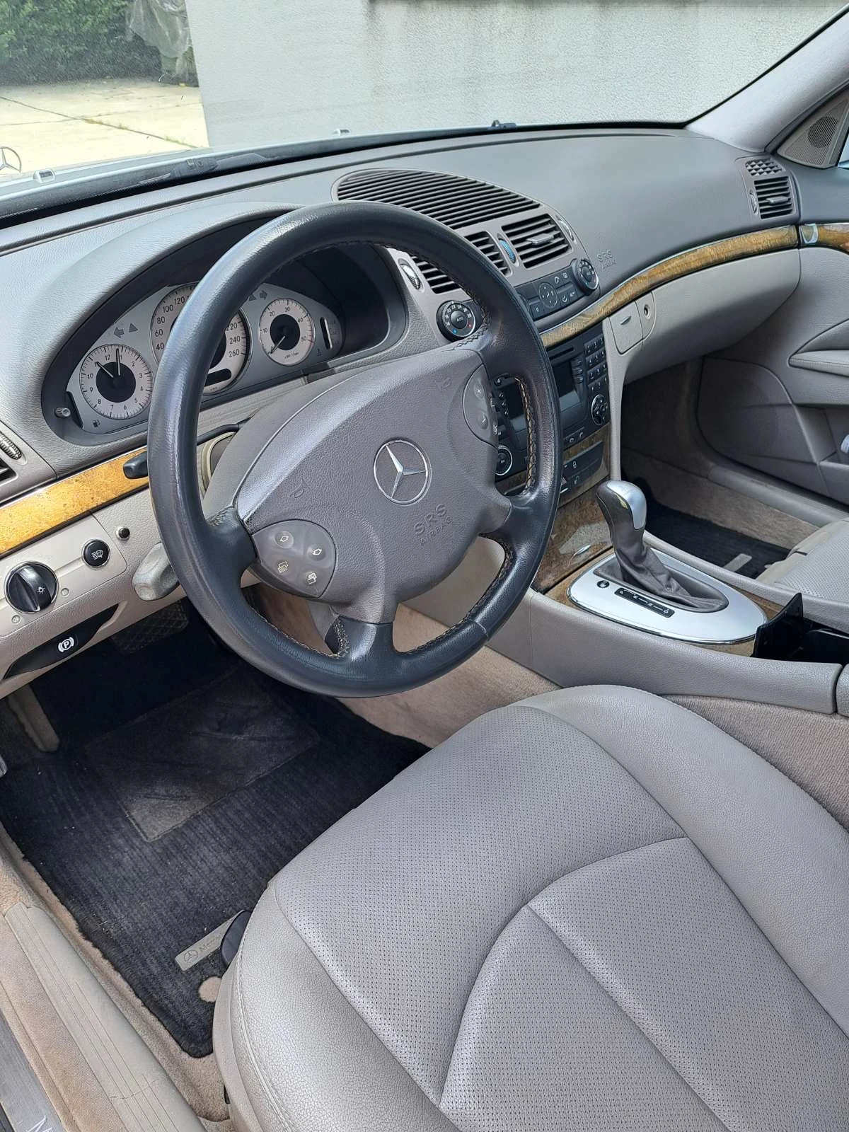 Mercedes-Benz E 270 Avantgarde, снимка 8 - Автомобили и джипове - 54989363