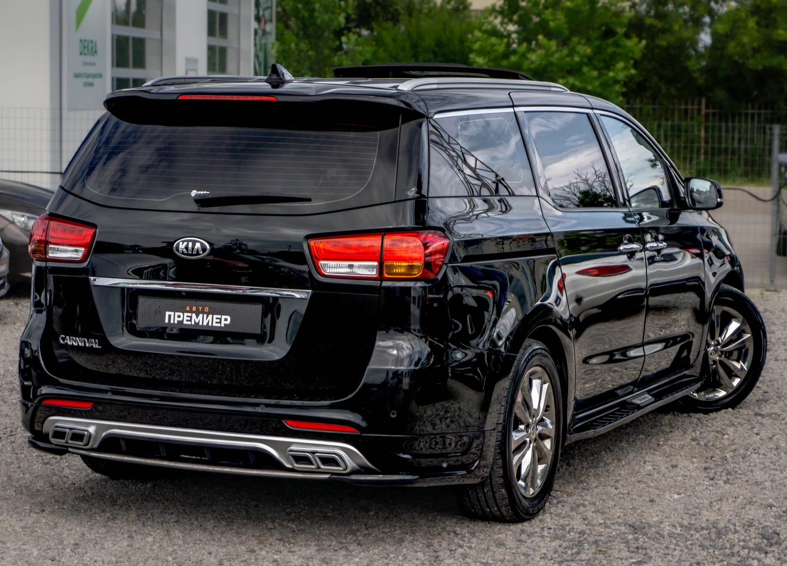 Kia Carnival 2.2CRDI-ПЕРФЕКТНА-6М.ГАР.РЕАЛНИ КМ., снимка 4 - Автомобили и джипове - 55135005