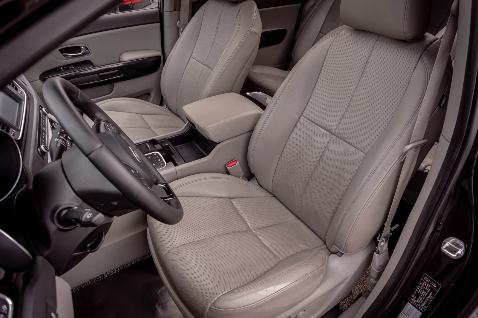 Kia Carnival 2.2CRDI-ПЕРФЕКТНА-6М.ГАР.РЕАЛНИ КМ., снимка 8 - Автомобили и джипове - 55135005