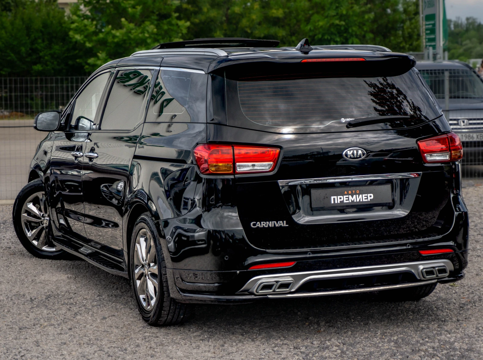 Kia Carnival 2.2CRDI-ПЕРФЕКТНА-6М.ГАР.РЕАЛНИ КМ., снимка 6 - Автомобили и джипове - 55135005