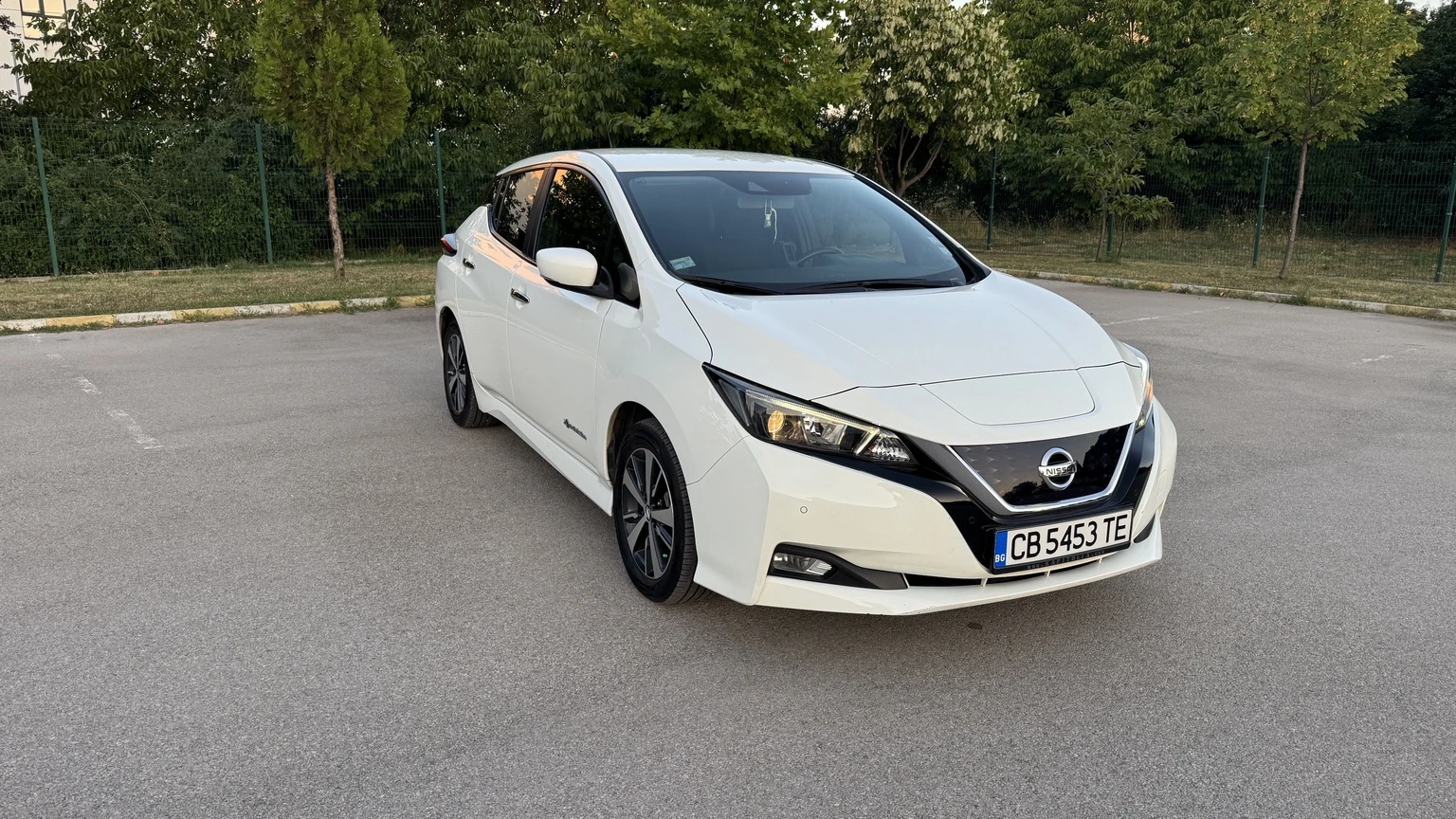 Nissan Leaf  40 kWh Acenta, снимка 5 - Автомобили и джипове - 55462778
