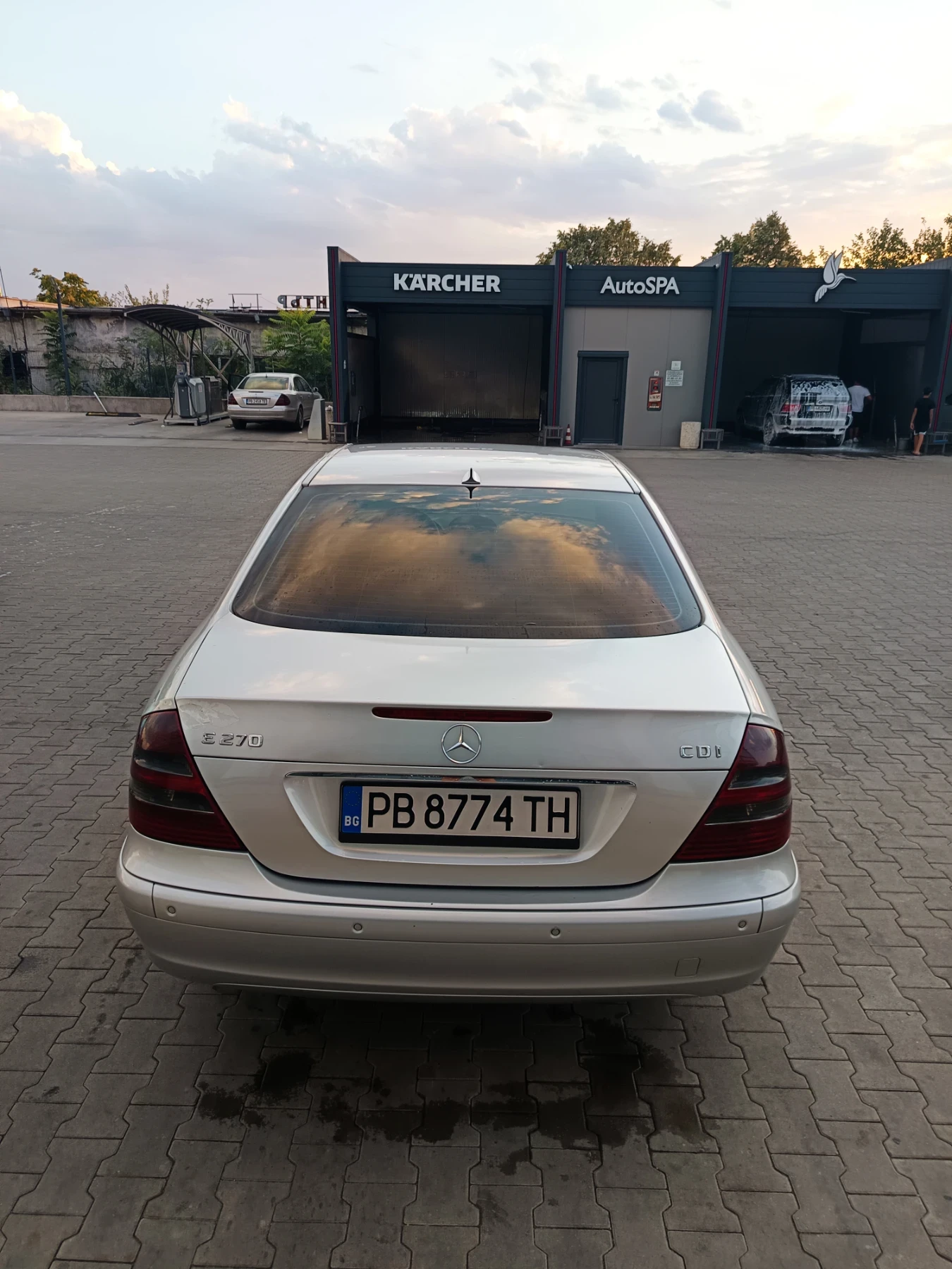 Mercedes-Benz E 270, снимка 8 - Автомобили и джипове - 55780600