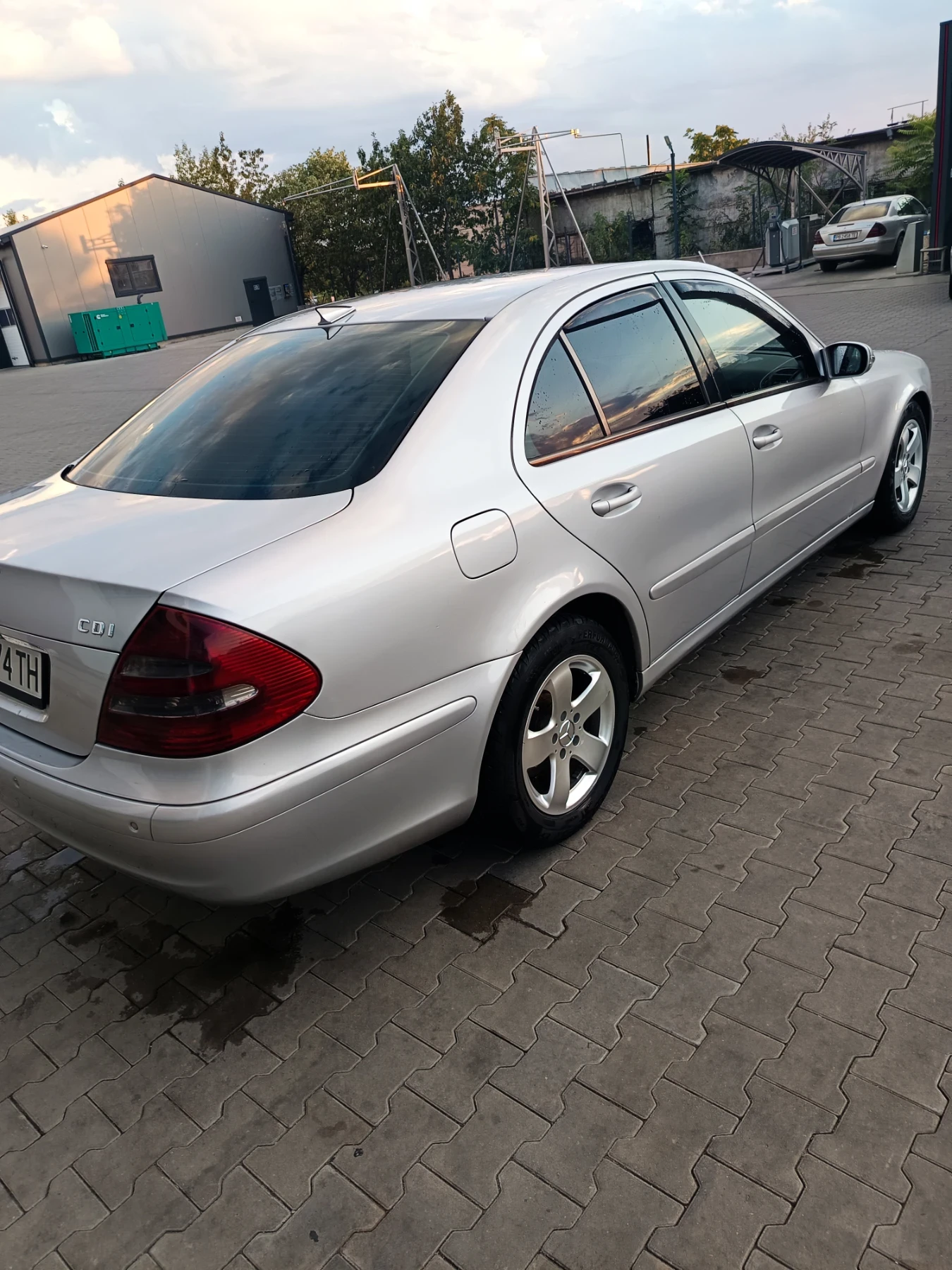 Mercedes-Benz E 270, снимка 5 - Автомобили и джипове - 55780600