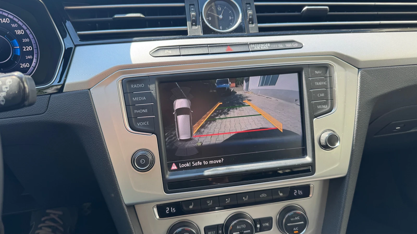 VW Passat 2.0 190 к.с. Full LED Matrix, снимка 10 - Автомобили и джипове - 56074655