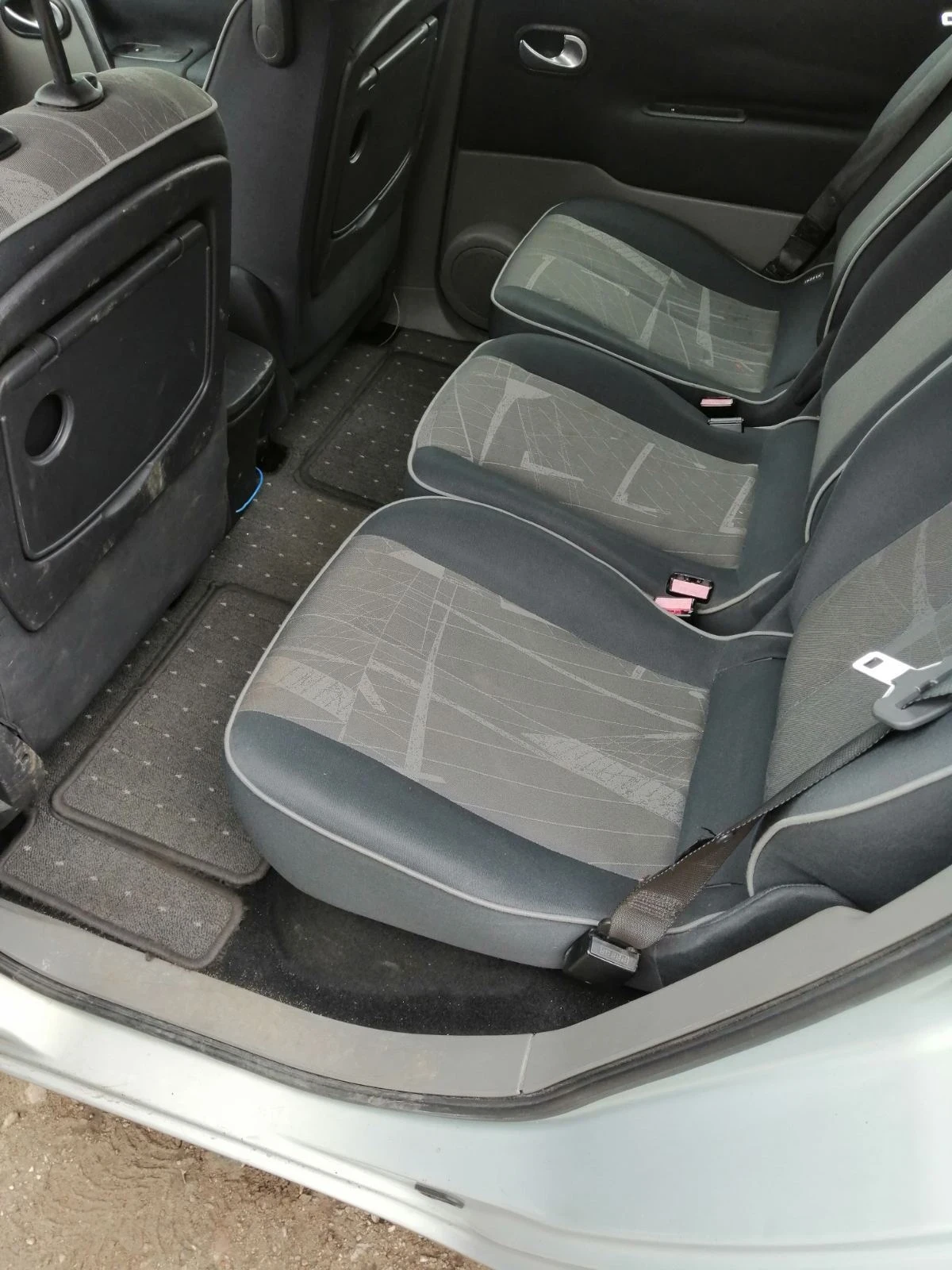 Renault Scenic 1.6 16v113 КС  Газ, снимка 6 - Автомобили и джипове - 56319404
