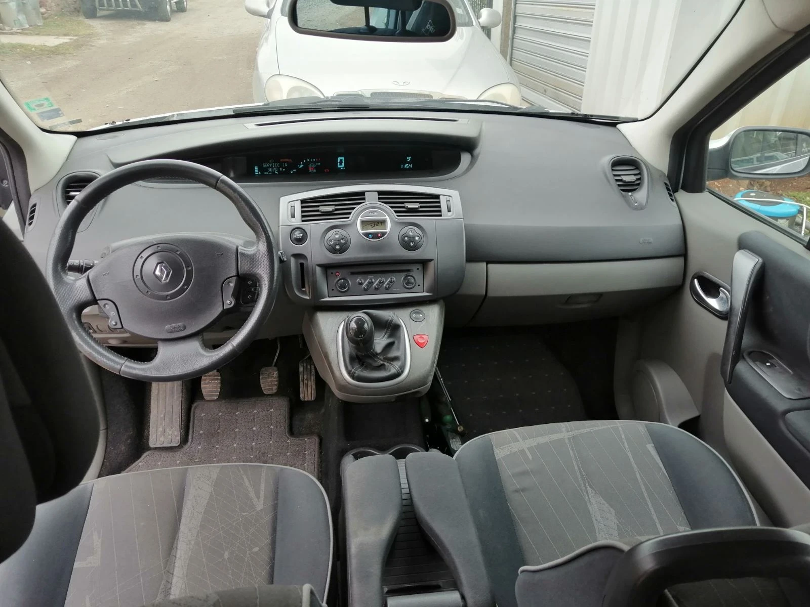 Renault Scenic 1.6 16v113 КС  Газ, снимка 4 - Автомобили и джипове - 56319404