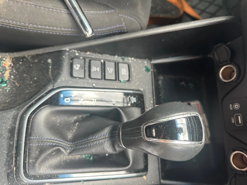 Hyundai Tucson 2.0 CRDI-4X4-Автоматик, снимка 9 - Автомобили и джипове - 51355316