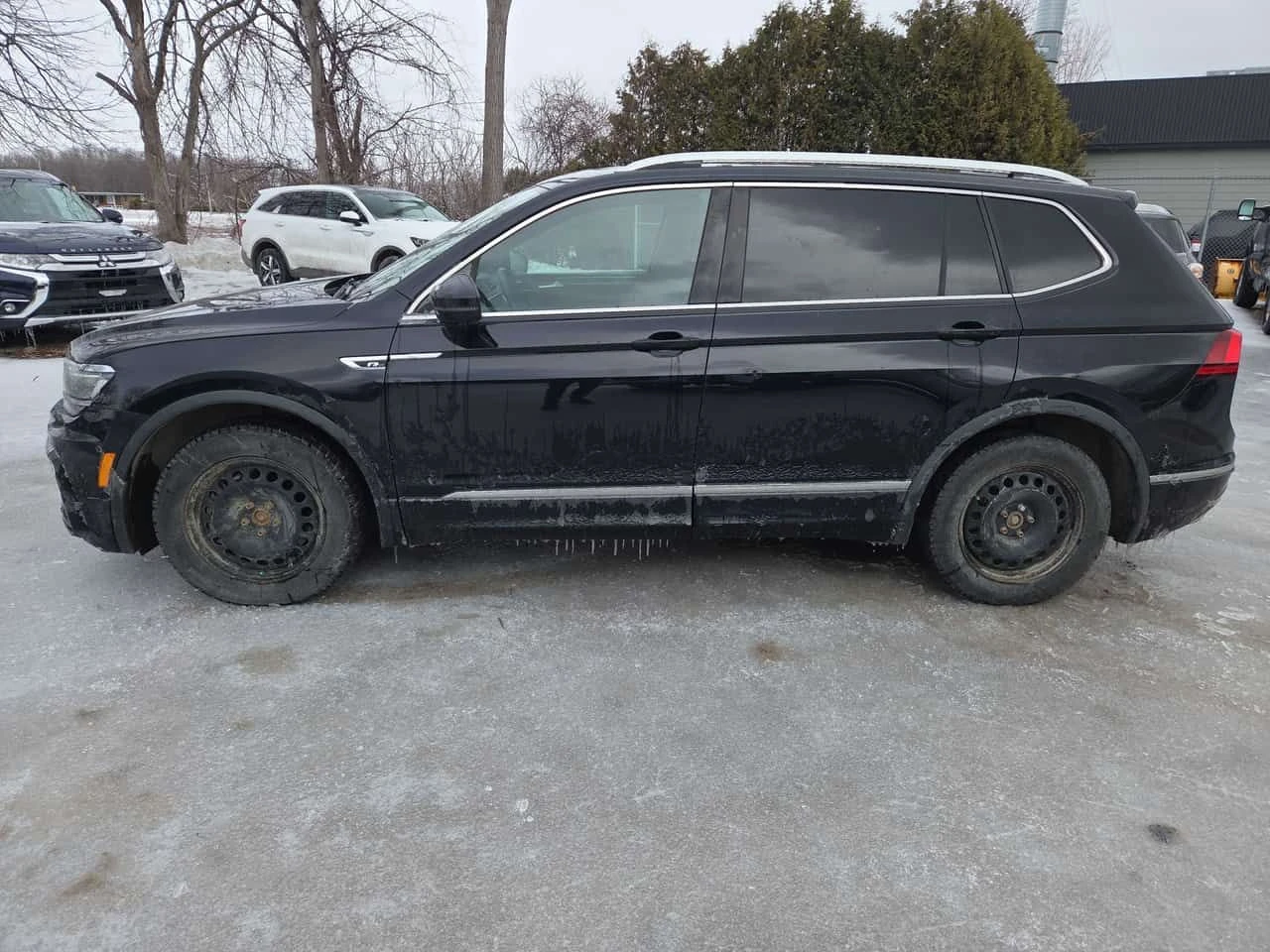 VW Tiguan * Highline * 2 КЛЮЧА * КАМЕРА * ПОДГРЕВИ * R LINE, снимка 2 - Автомобили и джипове - 53818698