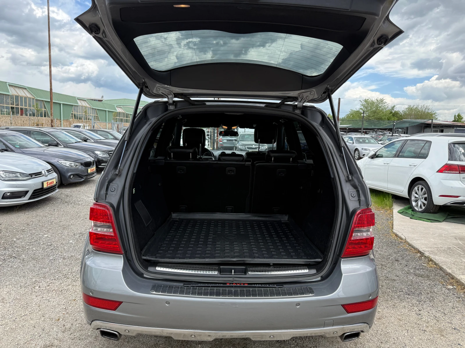 Mercedes-Benz ML 350 AMG/SPORT/GRAND EDIT./ОБДУХ./ПОДГРЕВ/H&K/ЕВРО 6, снимка 8 - Автомобили и джипове - 54519570