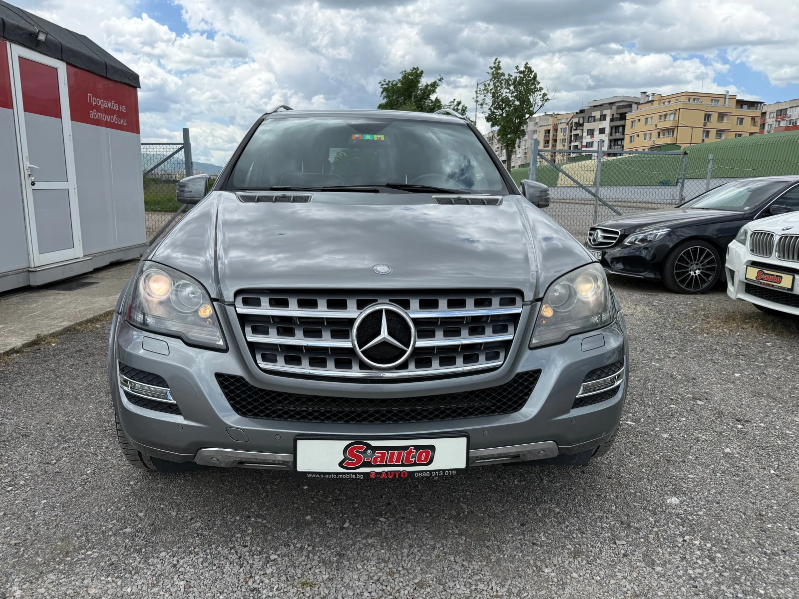 Mercedes-Benz ML 350 AMG/SPORT/GRAND EDIT./ОБДУХ./ПОДГРЕВ/H&K/ЕВРО 6, снимка 2 - Автомобили и джипове - 54519570
