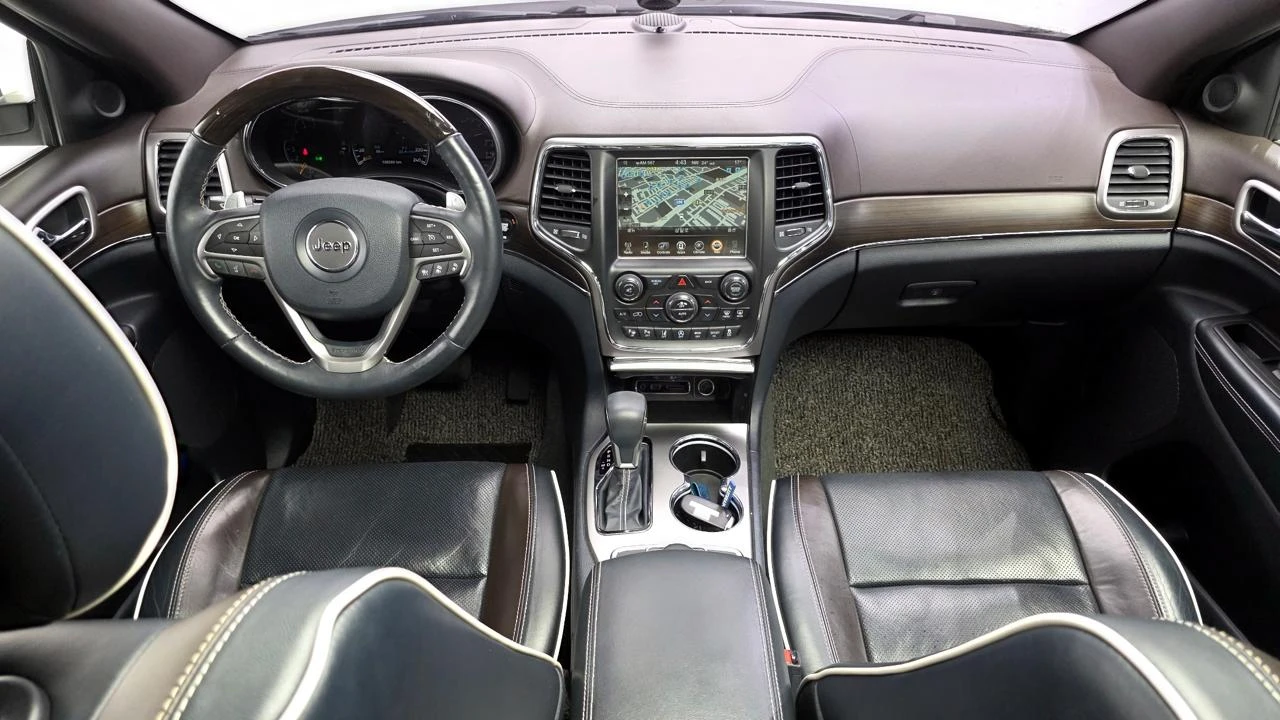Jeep Grand cherokee Overland 3.6* Distronic* Обдух* Пано* Въздух, снимка 8 - Автомобили и джипове - 54694238