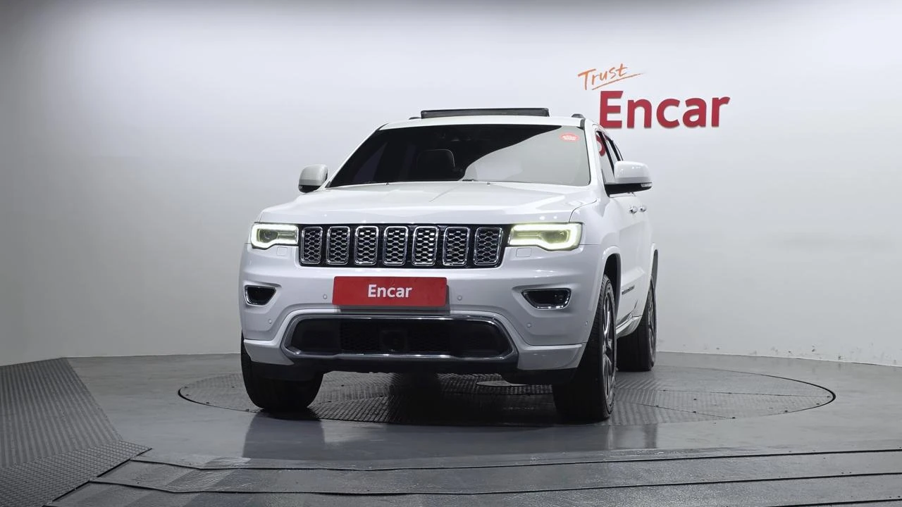 Jeep Grand cherokee Overland 3.6* Distronic* Обдух* Пано* Въздух, снимка 3 - Автомобили и джипове - 54694238