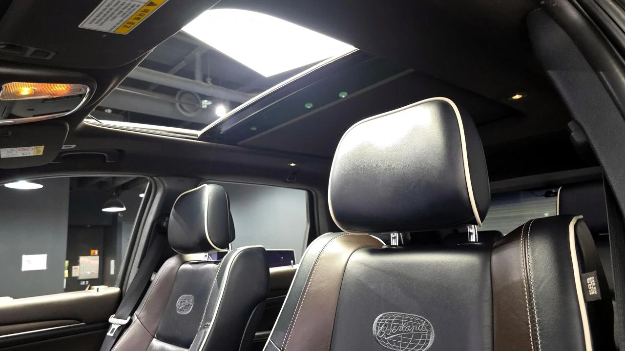 Jeep Grand cherokee Overland 3.6* Distronic* Обдух* Пано* Въздух, снимка 12 - Автомобили и джипове - 54694238