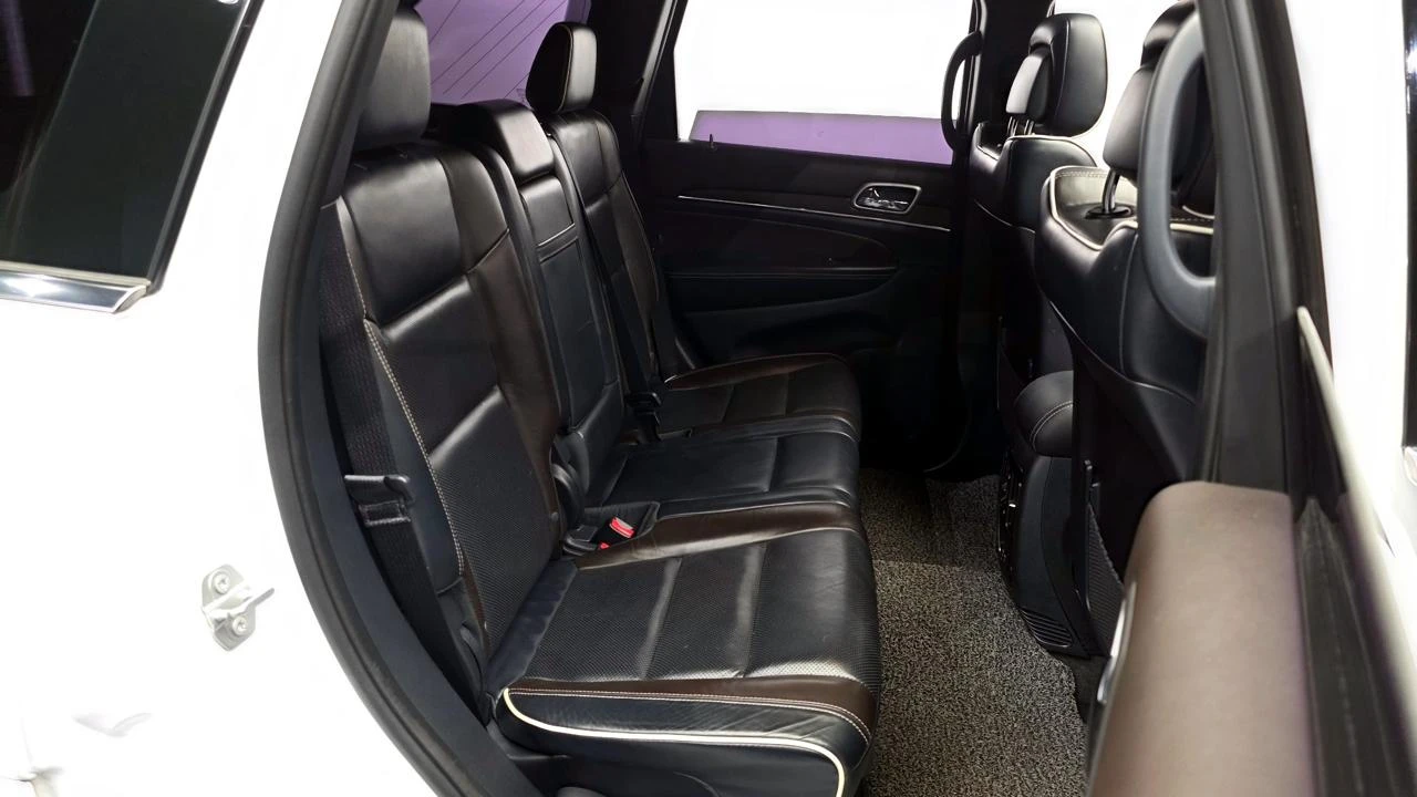 Jeep Grand cherokee Overland 3.6* Distronic* Обдух* Пано* Въздух, снимка 6 - Автомобили и джипове - 54694238