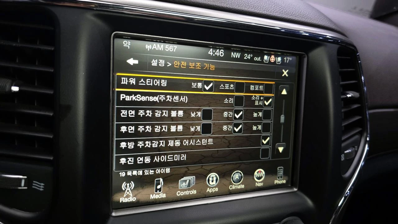 Jeep Grand cherokee Overland 3.6* Distronic* Обдух* Пано* Въздух, снимка 15 - Автомобили и джипове - 54694238