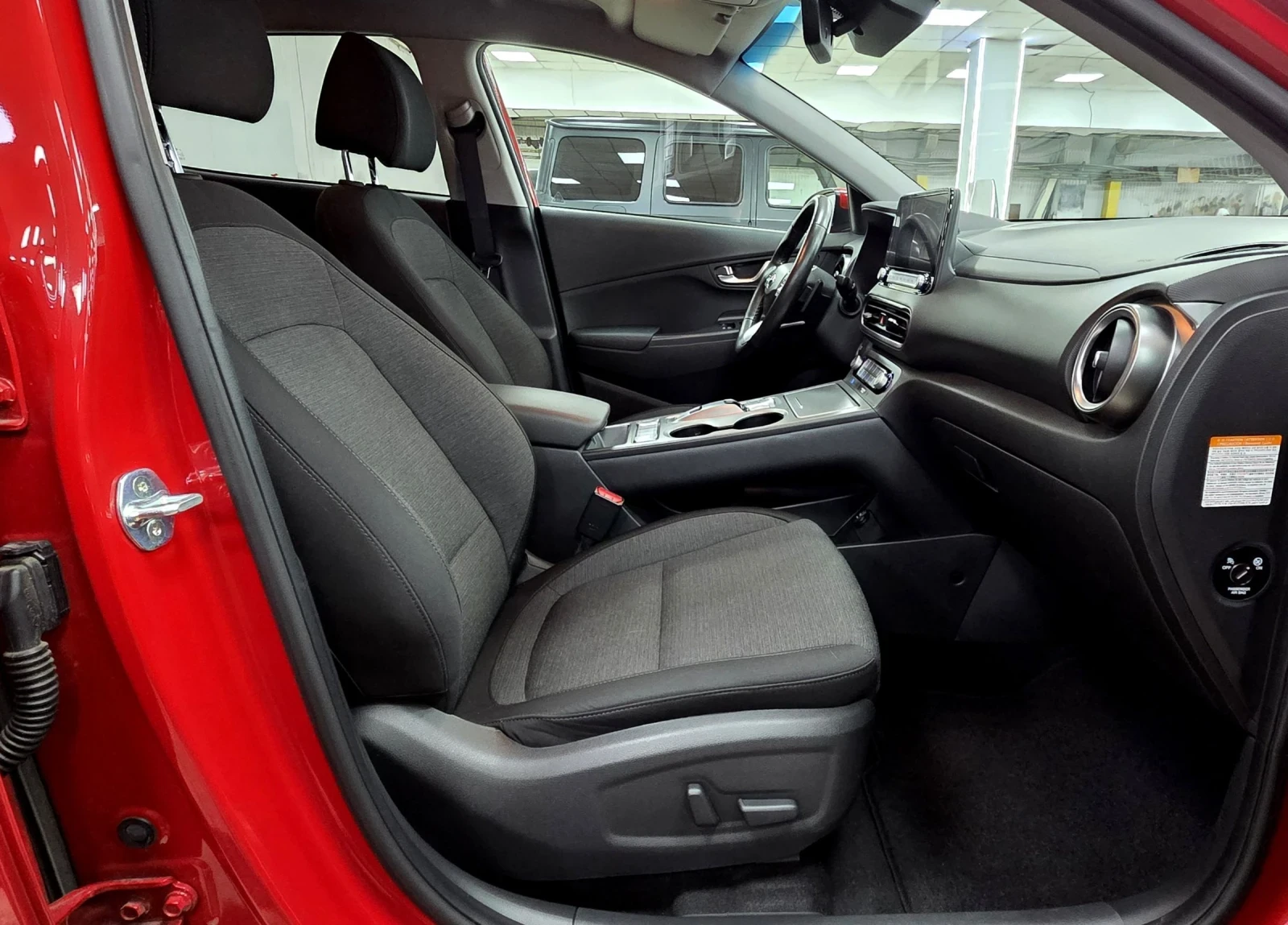 Hyundai Kona SOH100%/ГАРАНЦИОННА/СЕРВИЗНА КНИЖКА, снимка 10 - Автомобили и джипове - 54952577
