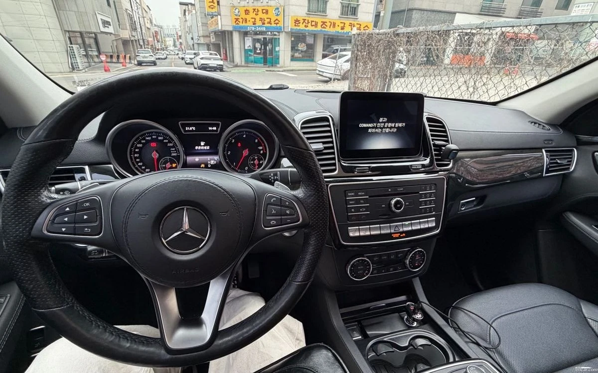 Mercedes-Benz GLS 350 D/AMG/ОБДУХВАНЕ/360 КАМЕРА/СЕРВИЗНА ИСТОРИЯ, снимка 6 - Автомобили и джипове - 55254358