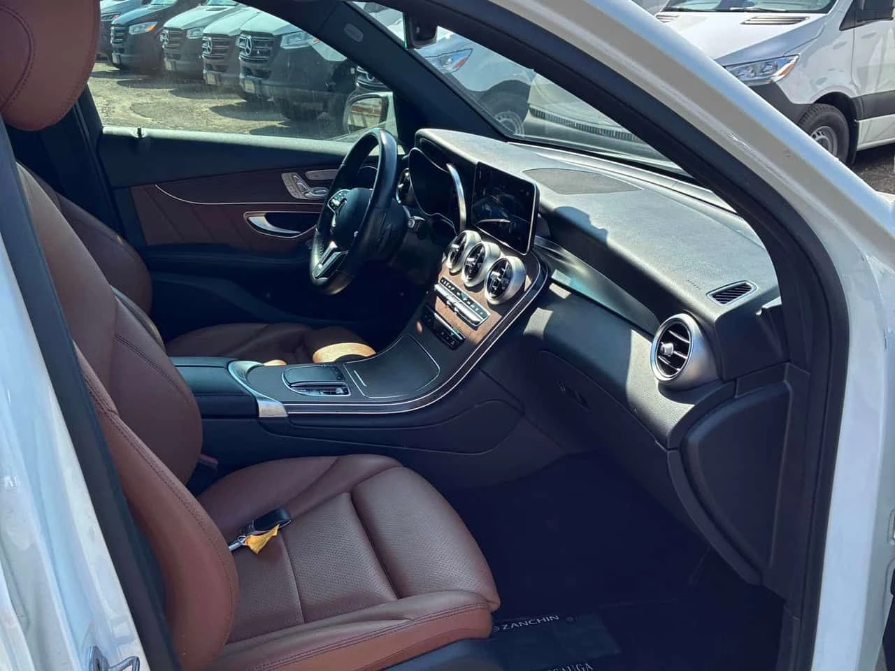 Mercedes-Benz GLC * 300 * CARFAX * ЦЕНА ДО БГ, снимка 6 - Автомобили и джипове - 55315133
