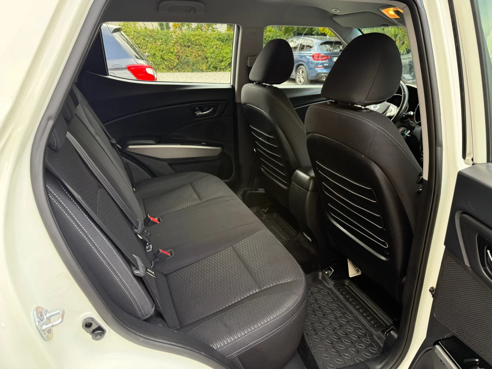 SsangYong Tivoli 1.6e-XDi - 4X4 - EURO6b - ПЕРФЕКТНО СЪСТОЯНИЕ, снимка 10 - Автомобили и джипове - 56159442