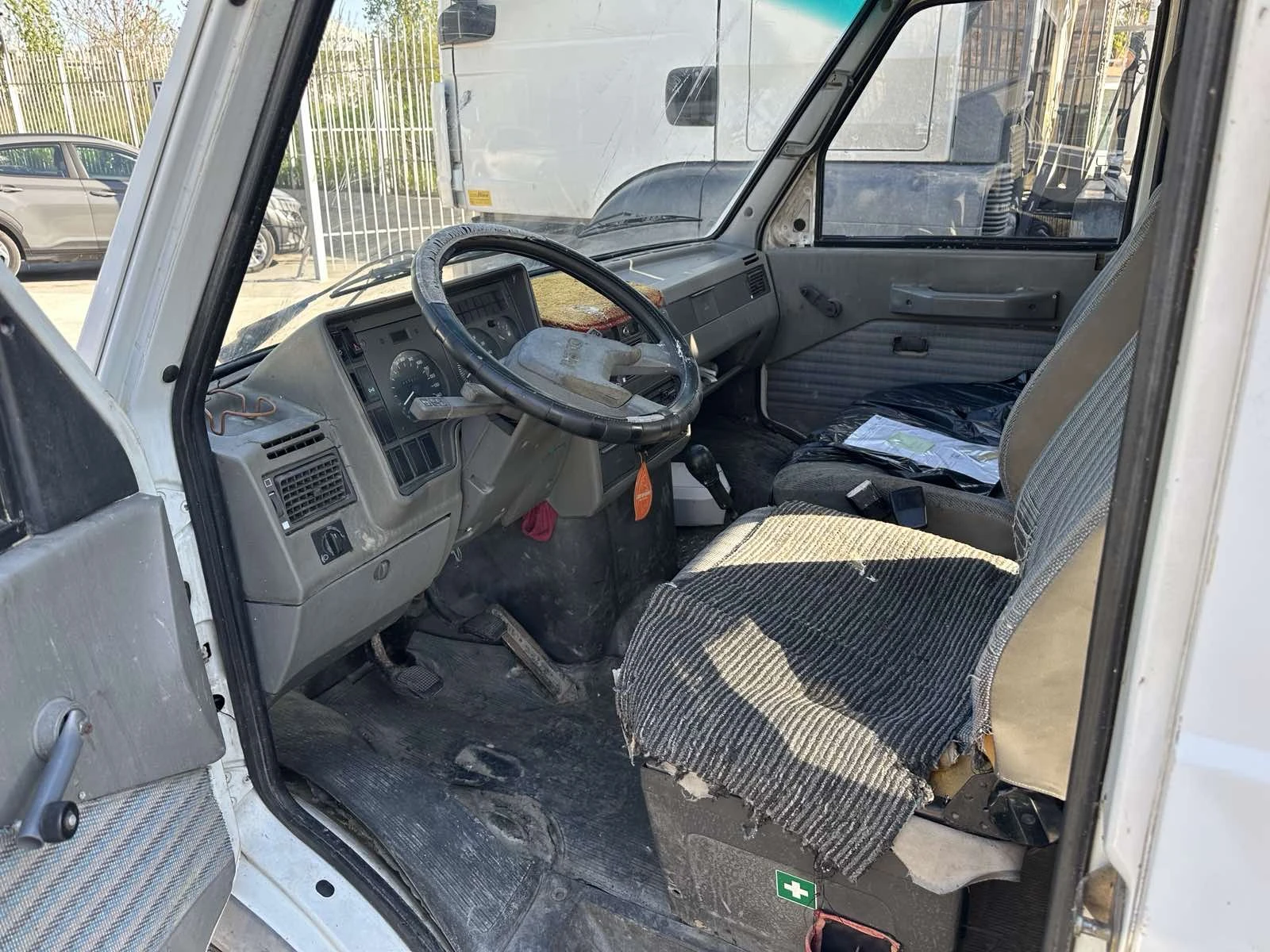 Iveco 3512 Двойна кабина - изображение 3