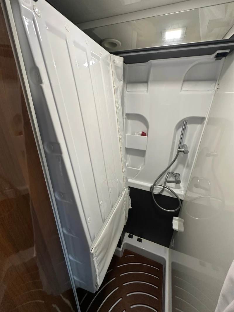 Кемпер Mobilvetta Admiral 6.3, снимка 12 - Каравани и кемпери - 52555398