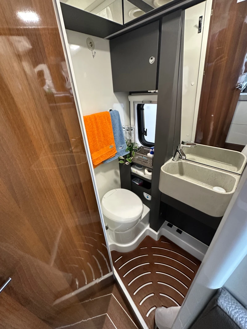 Кемпер Mobilvetta Admiral 6.3, снимка 11 - Каравани и кемпери - 52555398