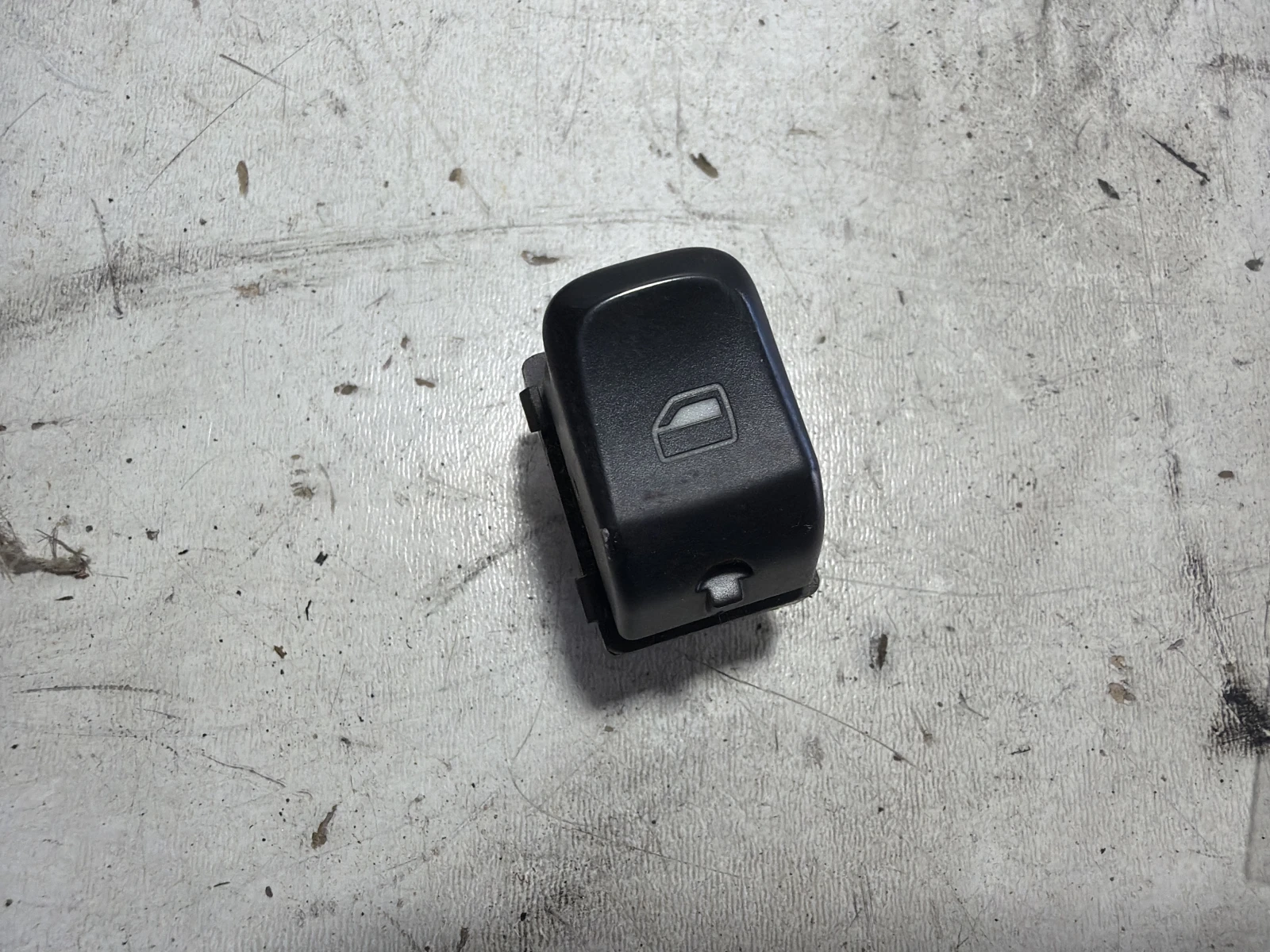 копче ел. стъкла 8K0959855A Audi A4